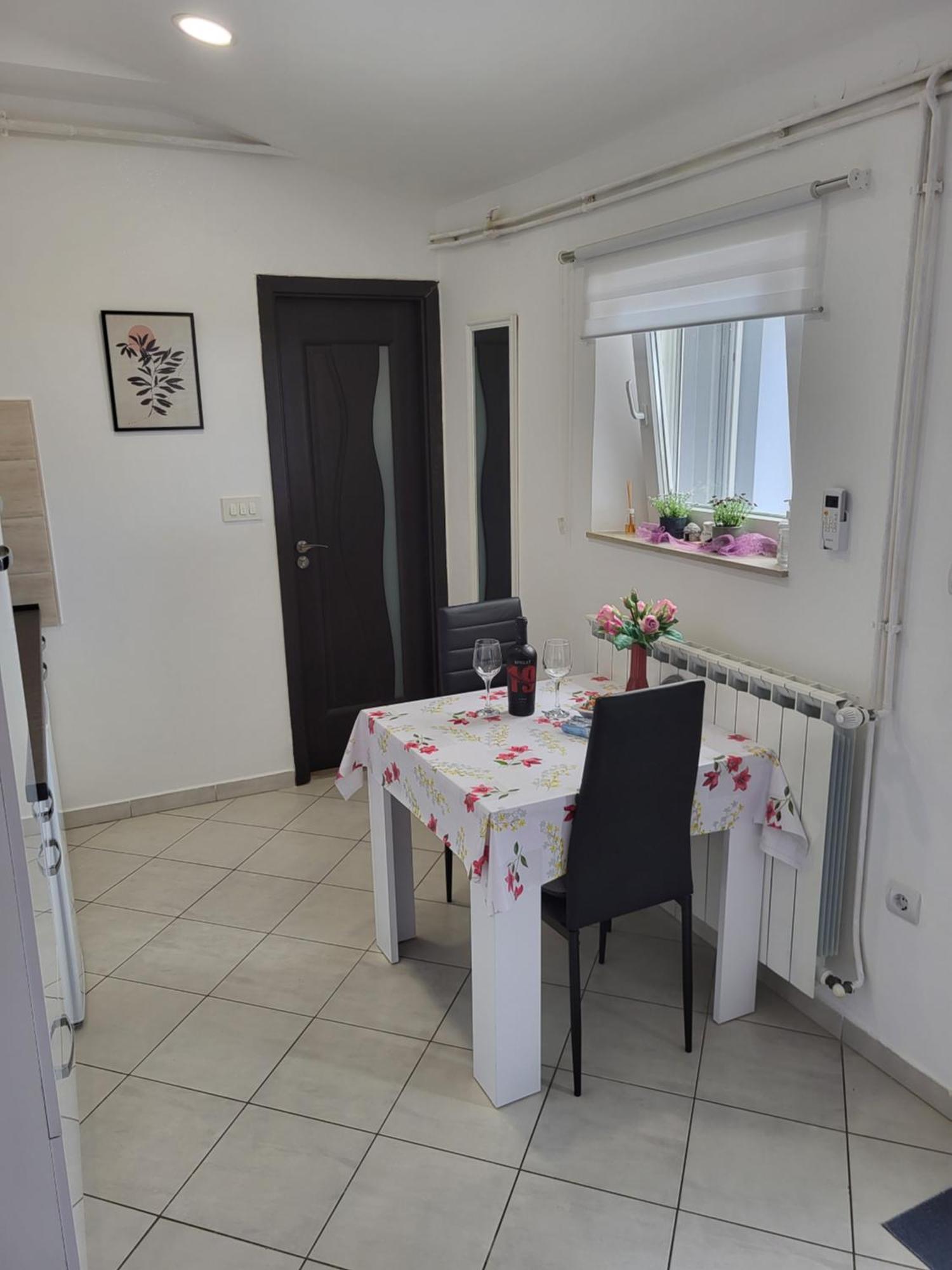 Studio Apartment City With Free Parking بولا المظهر الخارجي الصورة